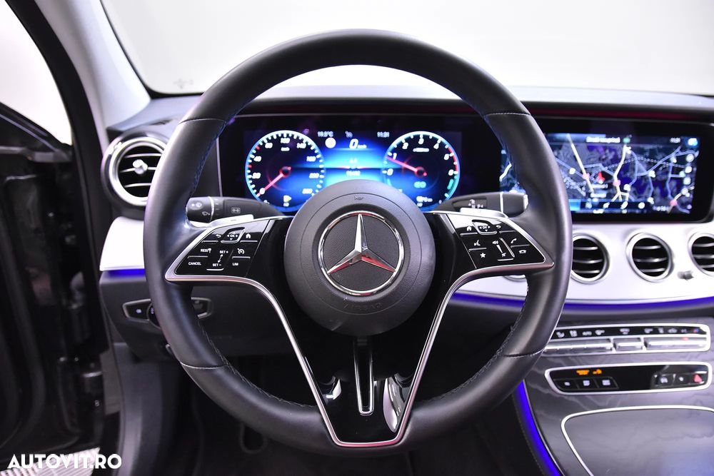 Mercedes-Benz E 300 de Aut. - 16