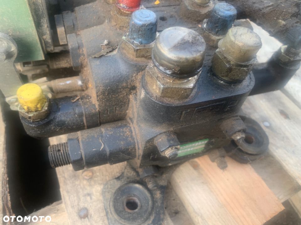 001157931 Rozdzielacz, 61122 sekcje rozdzielacza do minikoparki JCB 8018 - 2