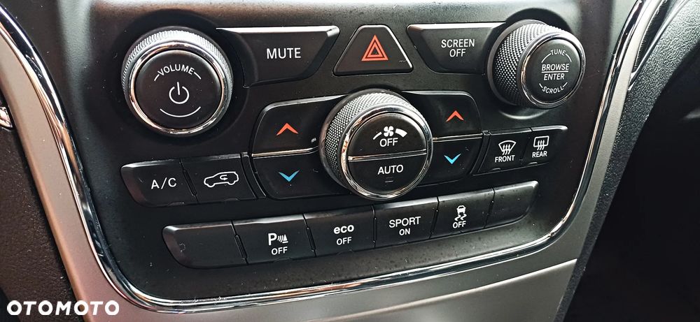 Jeep Grand Cherokee - 29