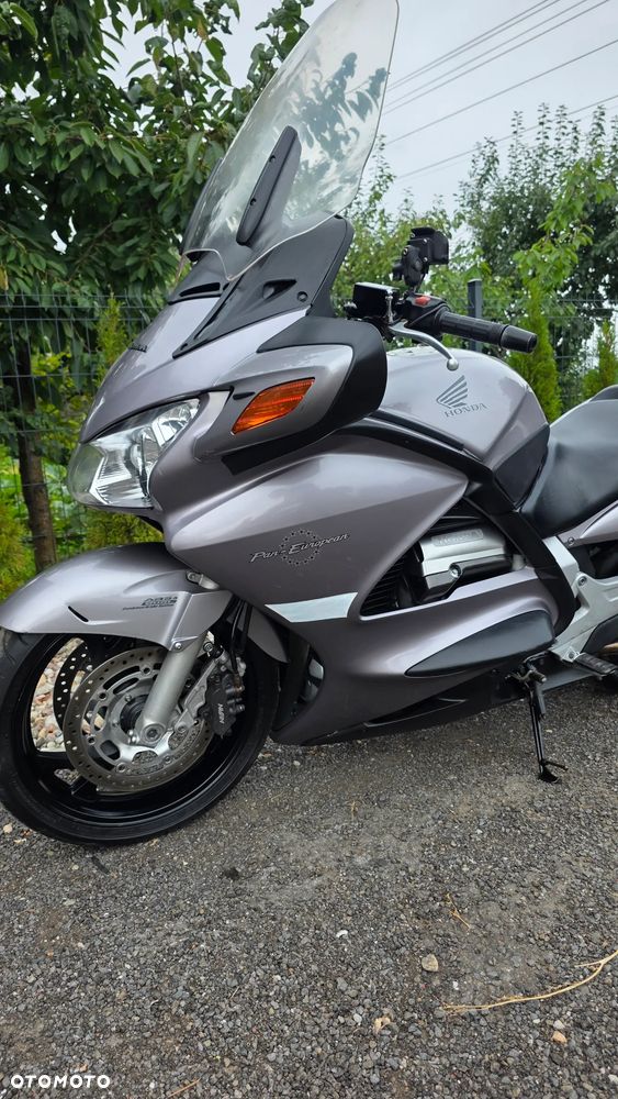 Honda ST - 8