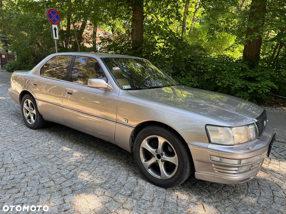 Lexus LS - 4