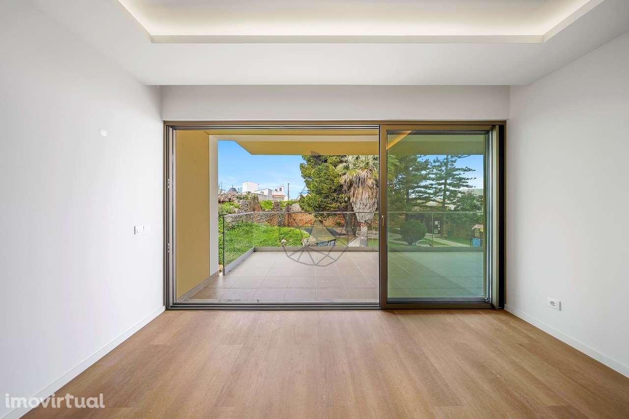 Apartamento com 2 quartos ,Piscina e lugar de estacionamento em Alvor - Grande imagem: 2/32