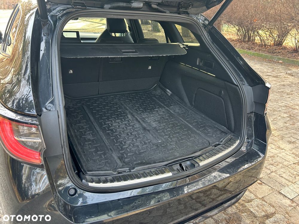 Toyota Corolla 2.0 Hybrid Executive - 29