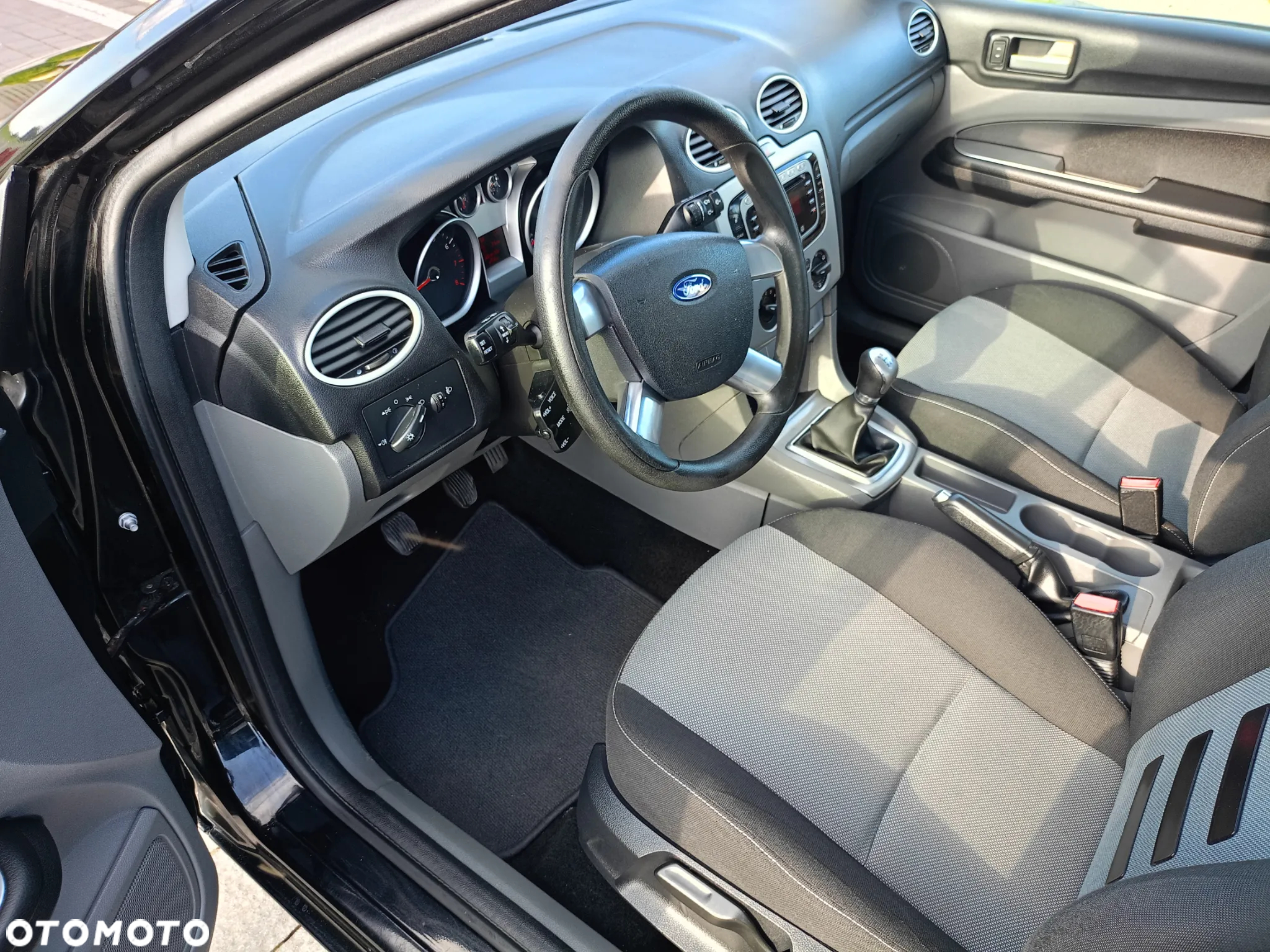 Ford Focus 1.8 Fun - 18