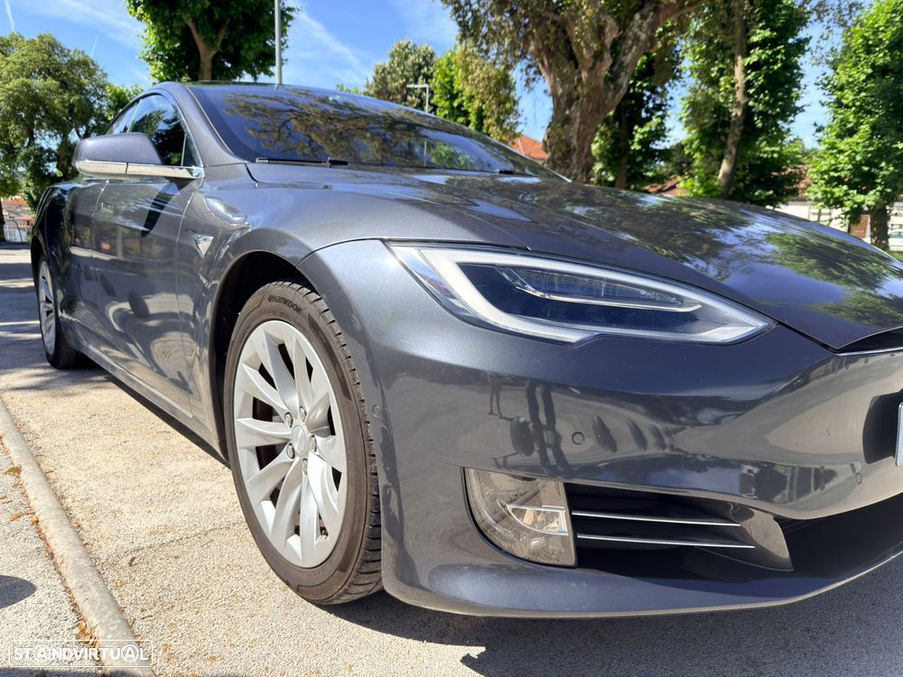 Tesla Model S - 1