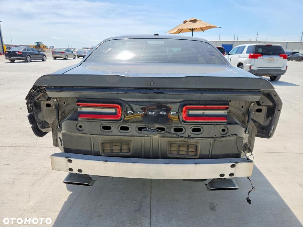 Dodge Challenger - 7