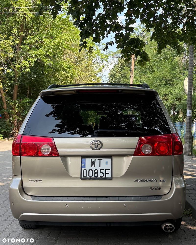 Toyota Sienna 3.3 LE AWD - 2