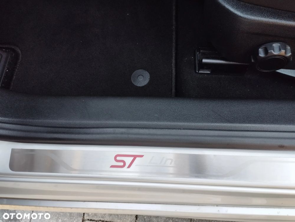 Ford Focus 1.5 EcoBoost ST-Line - 35