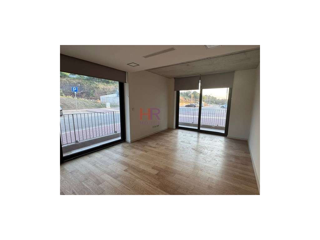 Arrenda-se T1 com aparcamento privativo no Edifício Heritage Coimbra. - Grande imagem: 2/18
