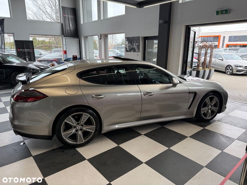 Porsche Panamera - 4