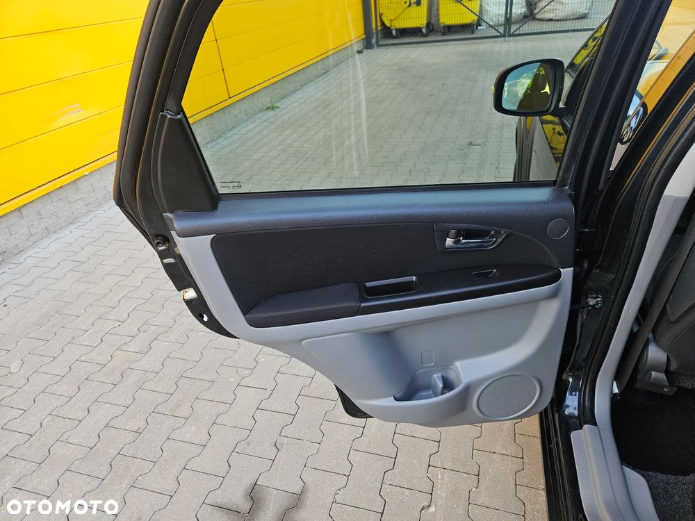 Suzuki SX4 1.6 VVT 4x4 Style - 12