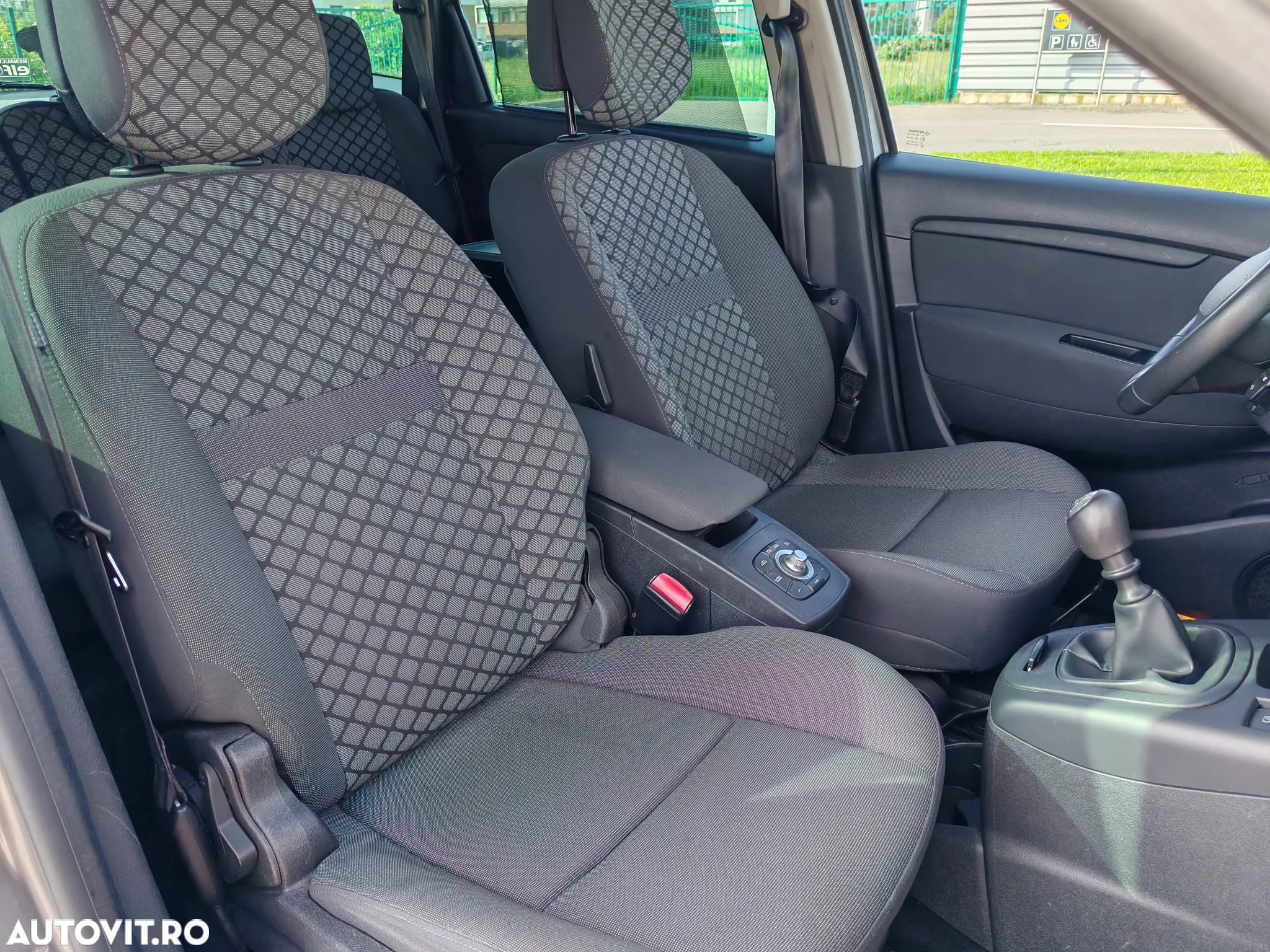 Renault Grand Scenic TCe 130 Dynamique - 5