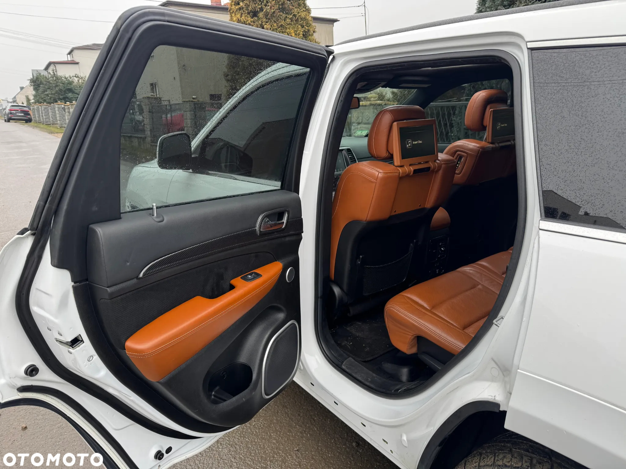Jeep Grand Cherokee - 26