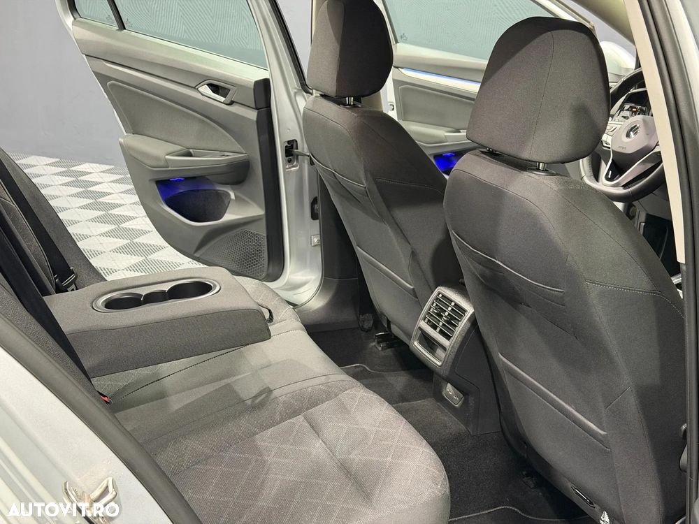 Volkswagen Golf 2.0 TDI SCR DSG Life - 17