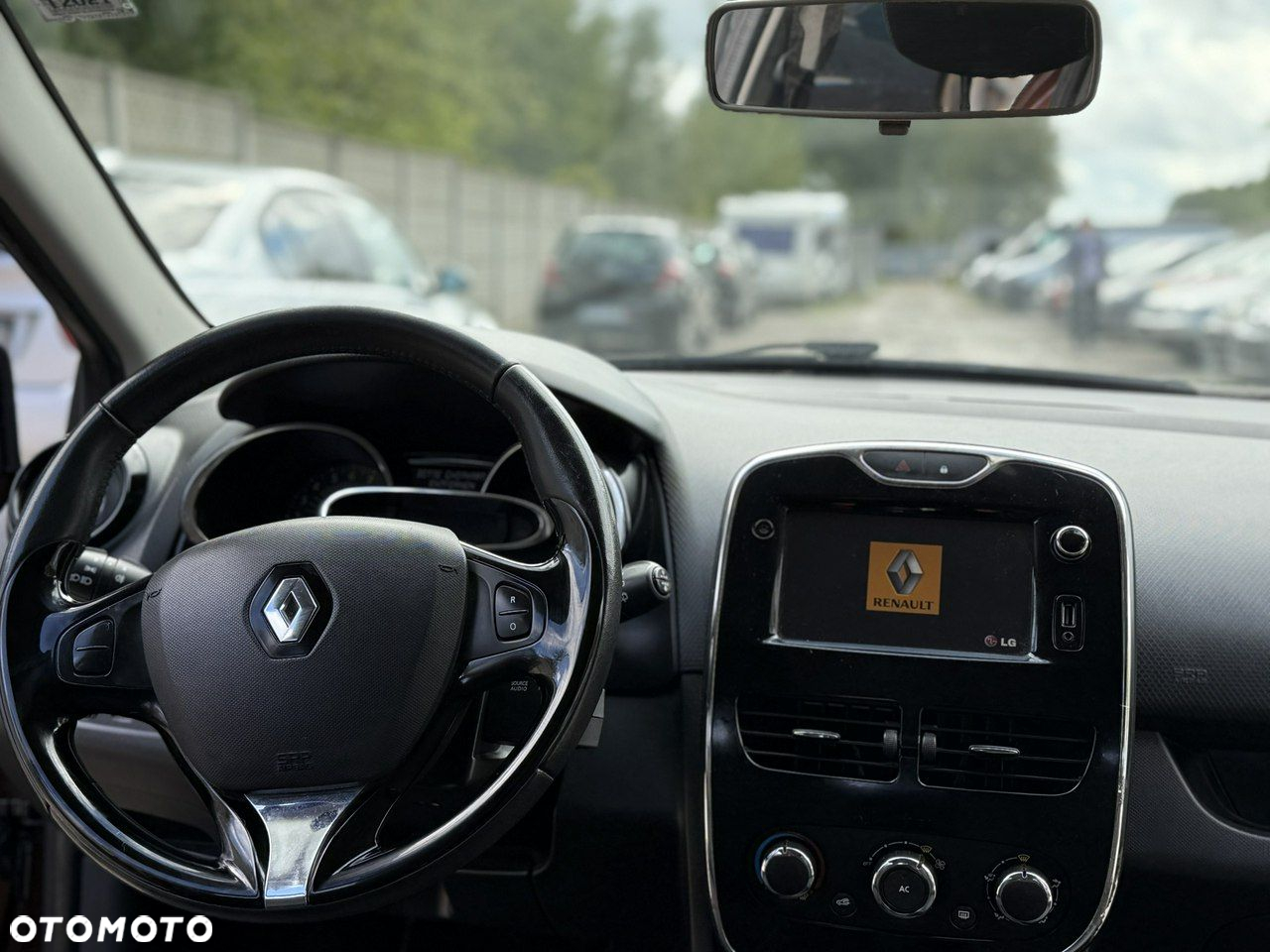 Renault Clio - 25