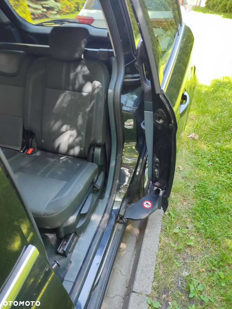 Ford Grand C-MAX - 24
