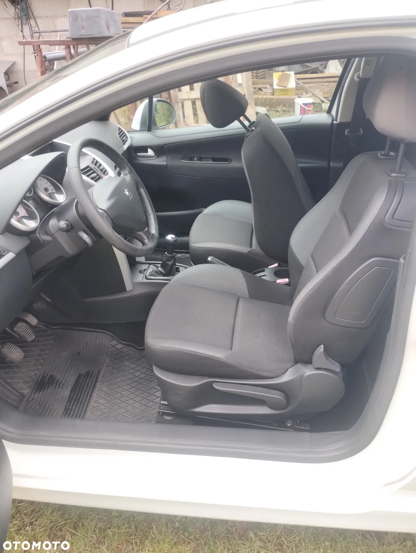 Peugeot 207 - 13