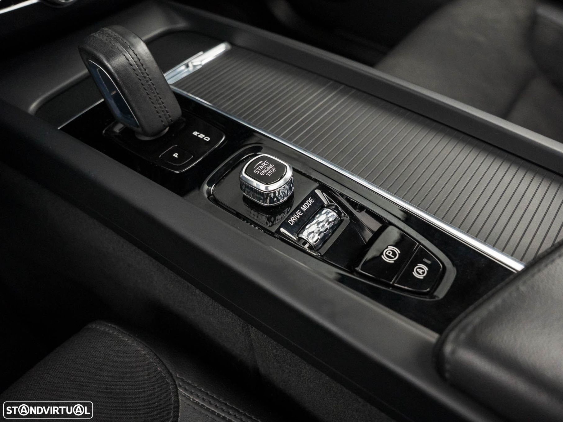 Volvo XC 60 2.0 T8 PHEV Momentum Plus AWD - 27