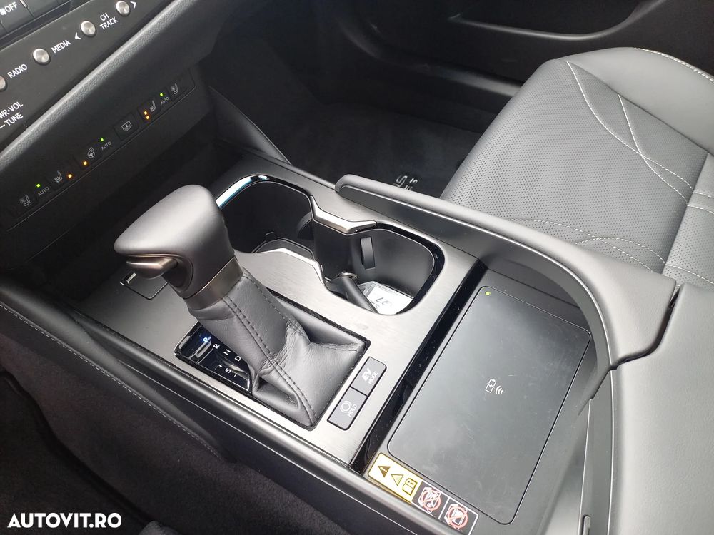 Lexus Seria ES 300h 2.5 TNGA HV 25H- 4X2 CVT Luxury - 30