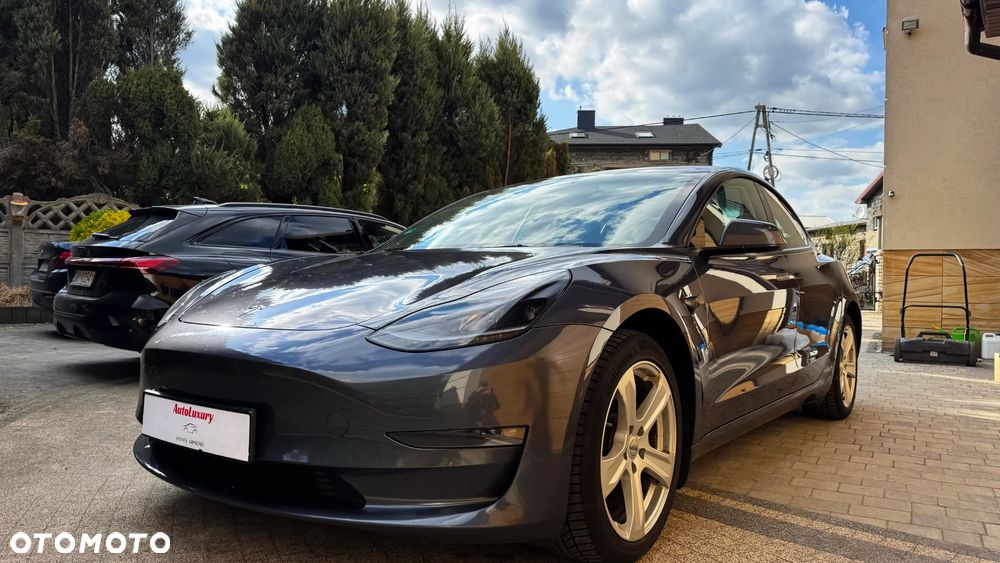 Tesla Model 3 - 4