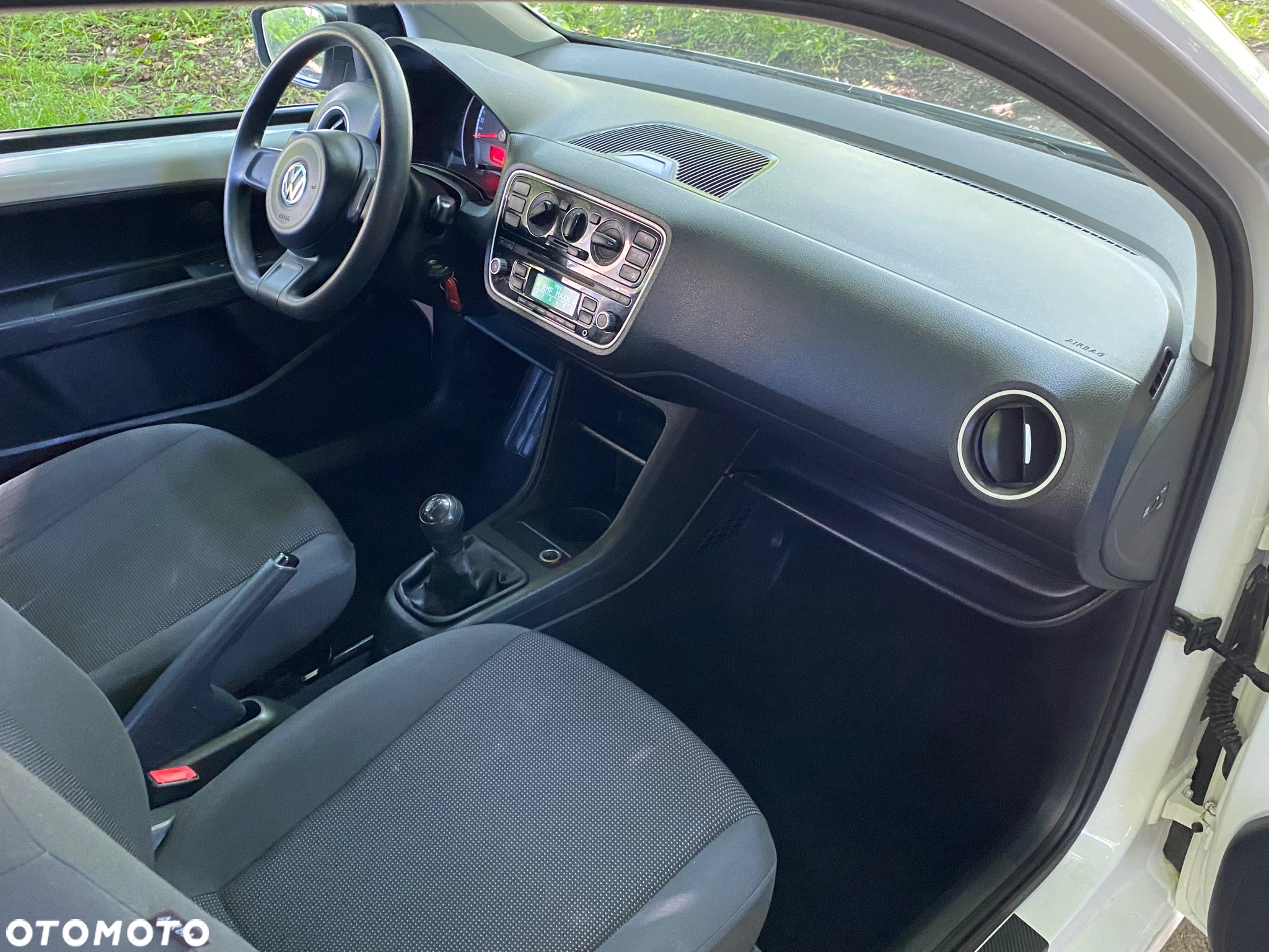Volkswagen up! Active - 13