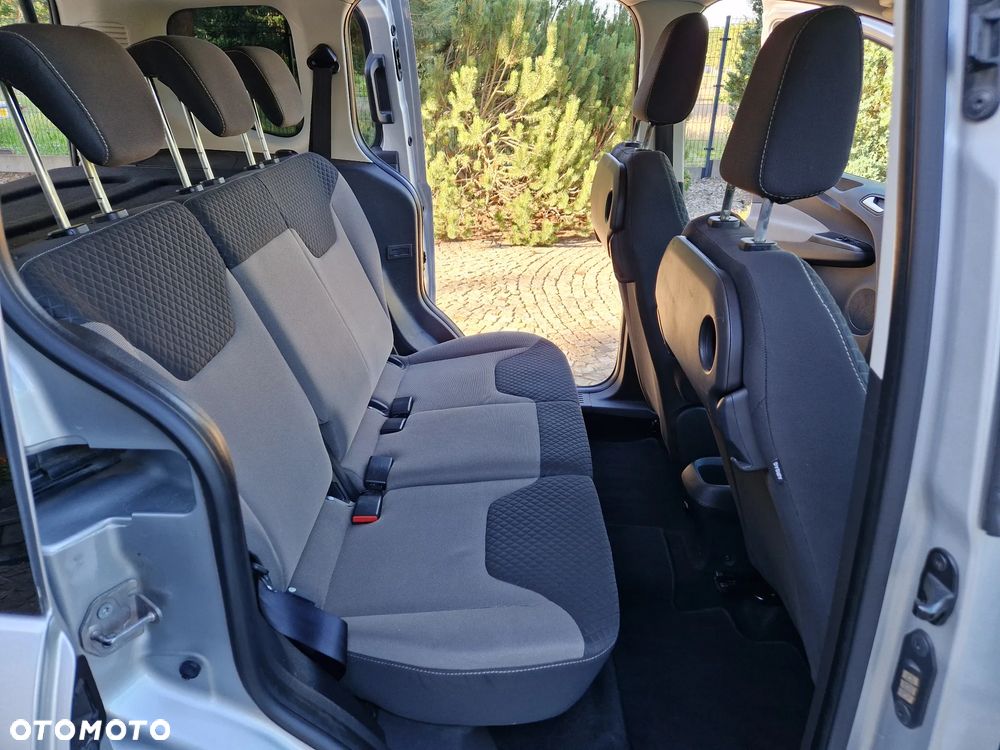 Ford Tourneo Courier 1.5 TDCi S&S Ambiente - 11