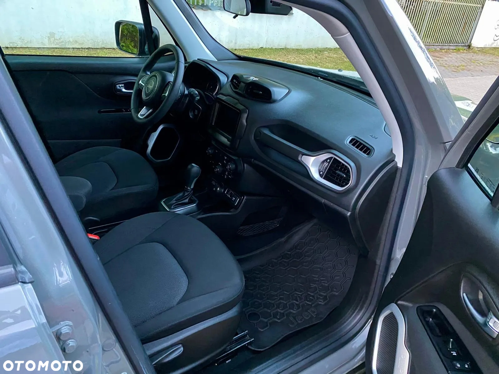 Jeep Renegade - 16
