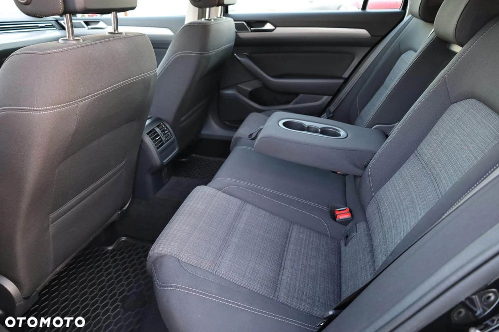 Volkswagen Passat - 40