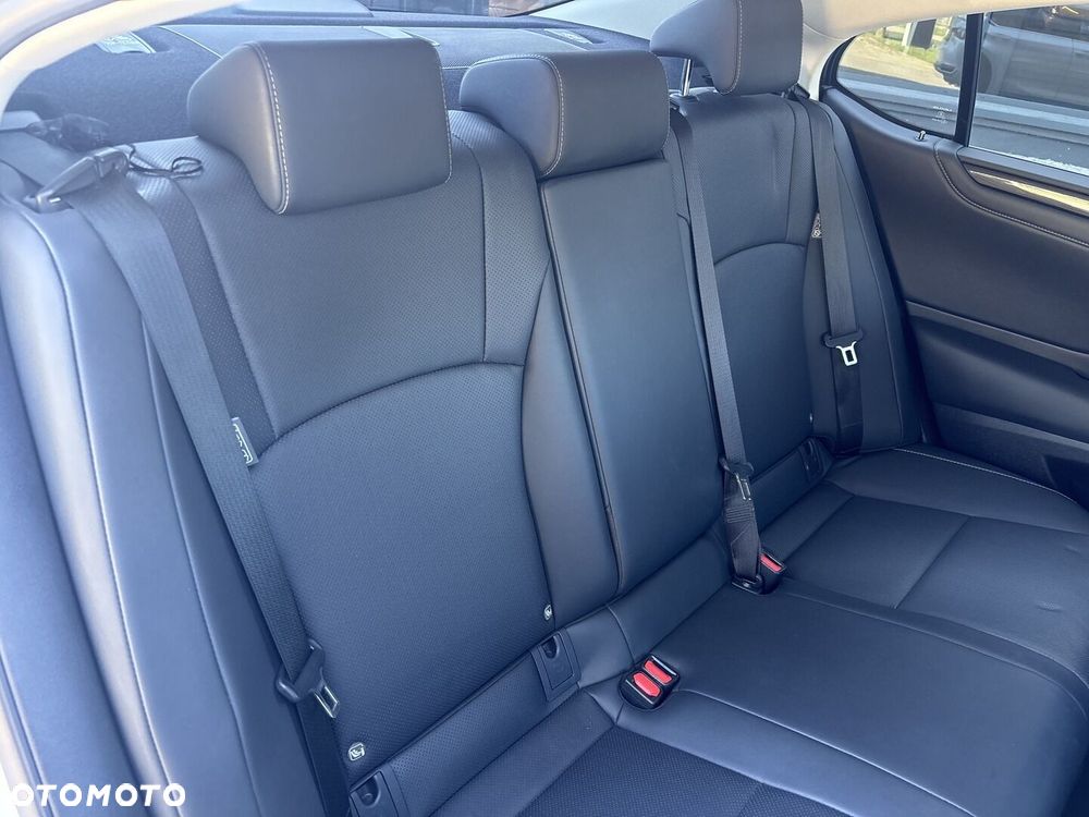 Lexus ES 300h Business Edition - 20
