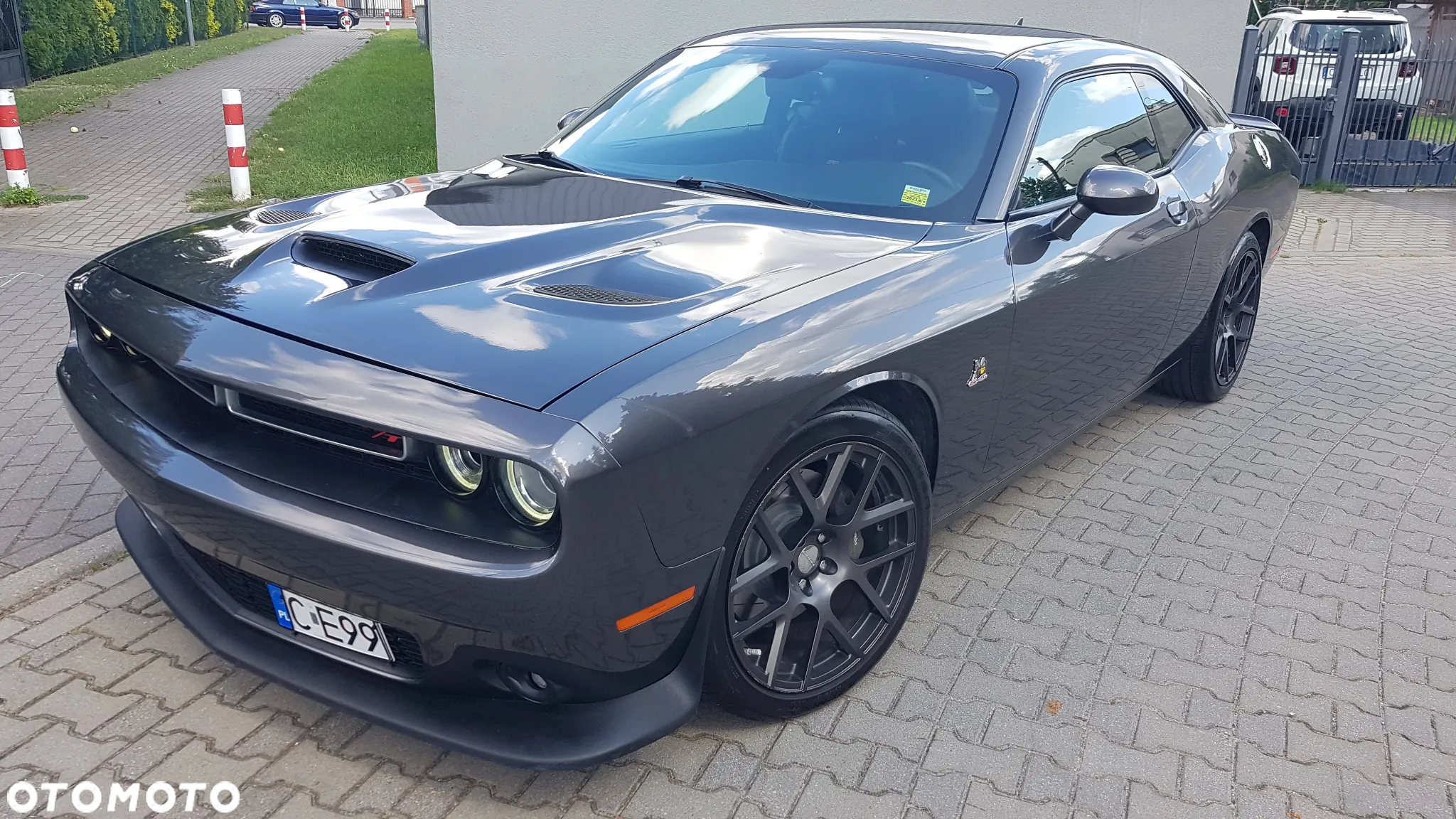 Dodge Challenger - 11