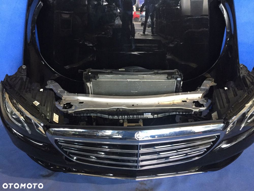 MERCEDES W213 PRZÓD MASKA BŁOTNIKI LAMPY CHŁODNICE - 2