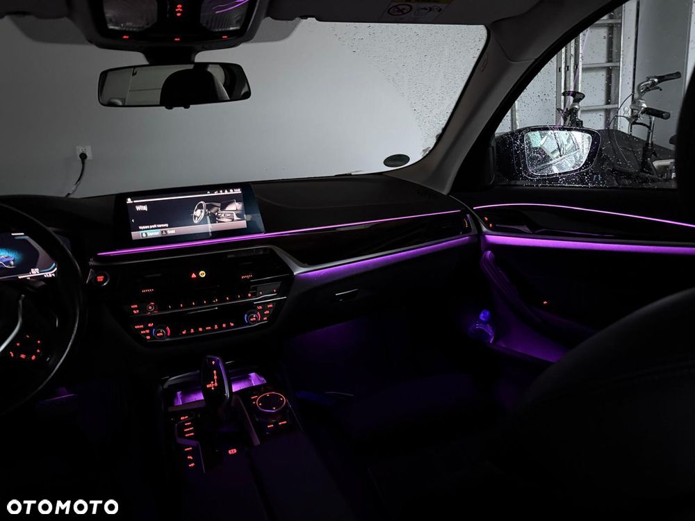 BMW Seria 5 530e iPerformance xDrive Sport Line sport - 32