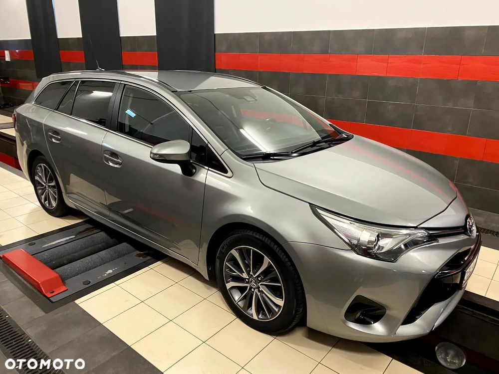 Toyota Avensis Touring Sports 1.8 Executive - 5