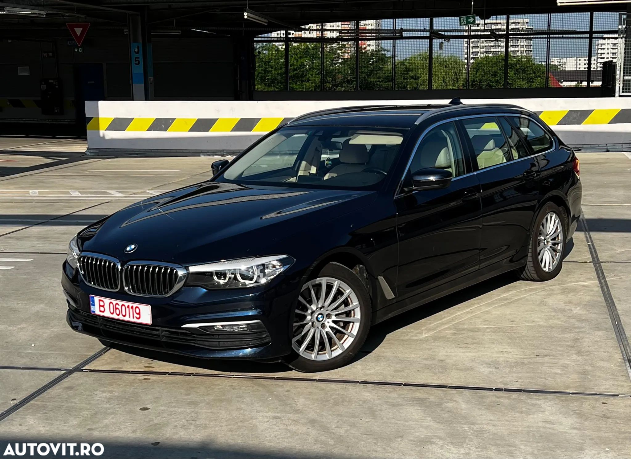 BMW Seria 5 530d xDrive Touring Aut. - 1