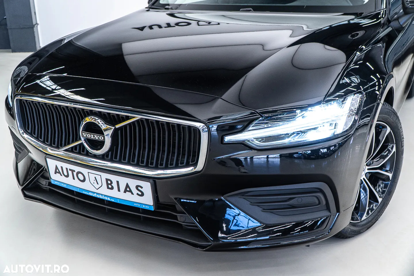 Volvo V60 B4 MHEV AT8 FWD Momentum - 11