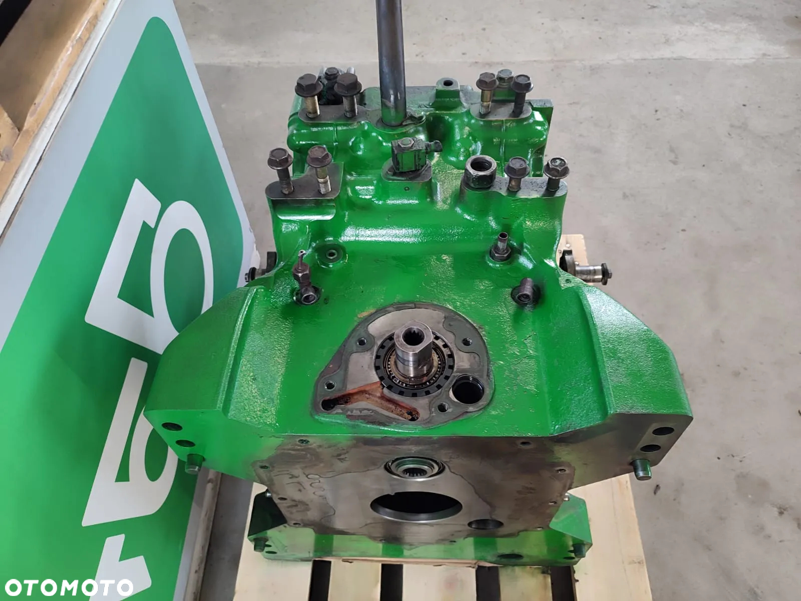 Dyferencjał RE154855 JOHN DEERE 6810 - 4