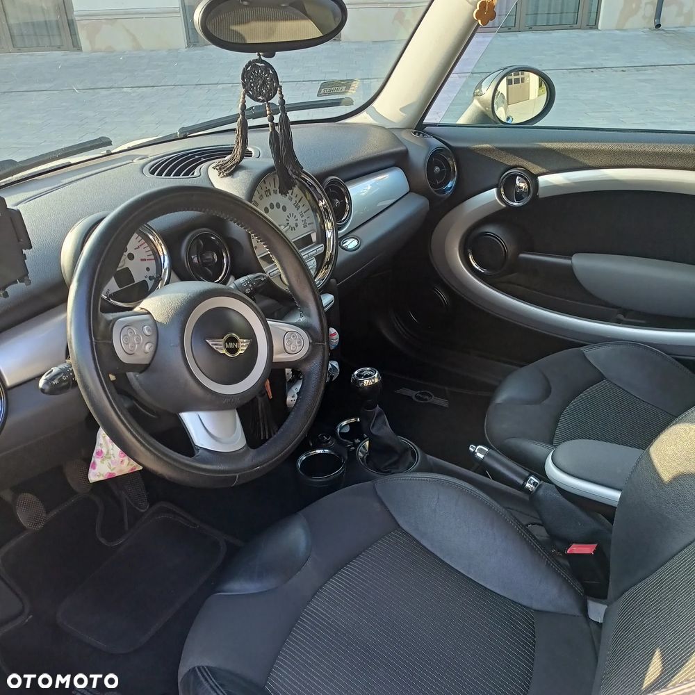 MINI Cooper Standard - 4