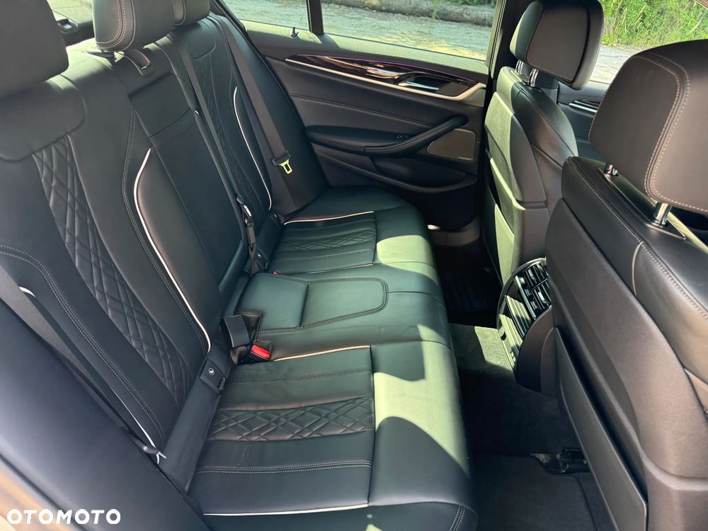 BMW Seria 5 M550i xDrive - 21