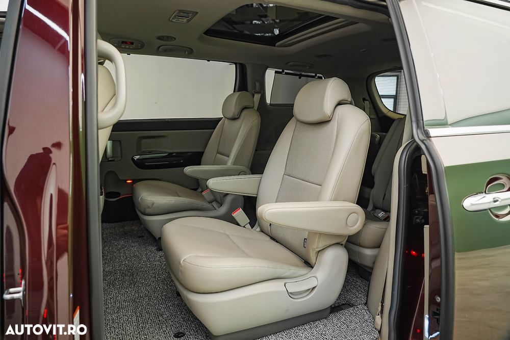 Kia Carnival - 12
