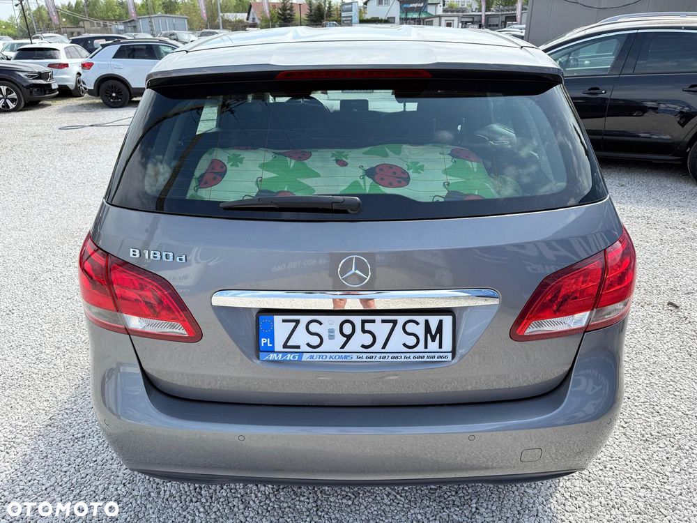 Mercedes-Benz Klasa B 180 d Edition - 8