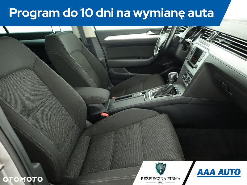 Volkswagen Passat - 8