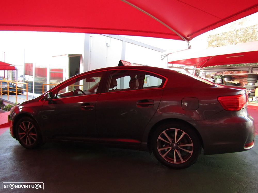 Toyota Avensis SD 2.0 D-4D Exclusive +GPS - 6