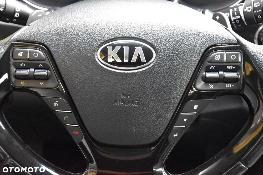 Kia Ceed 1.6 GDI SW DCT Spirit - 19