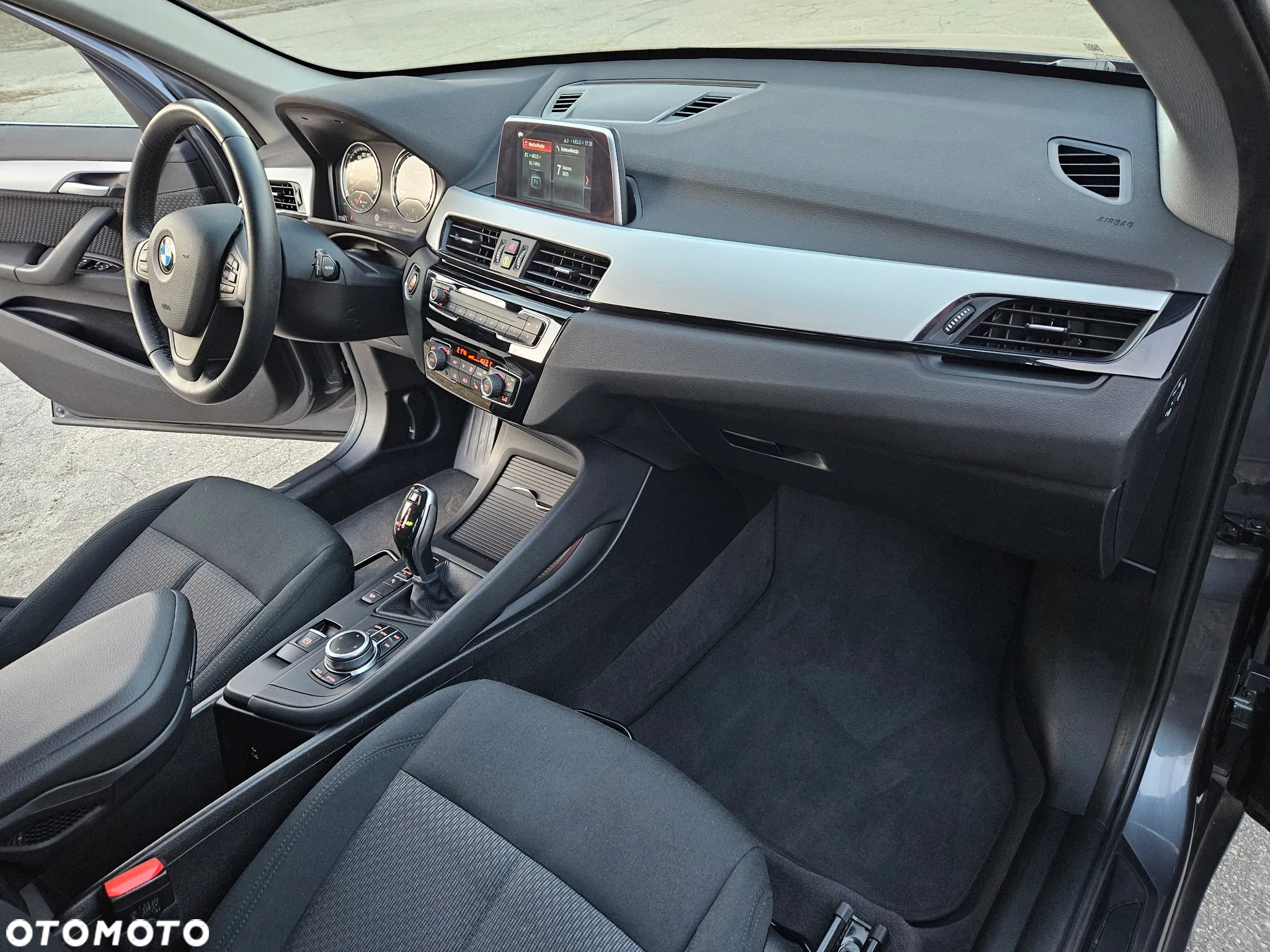 BMW X1 xDrive18d - 11