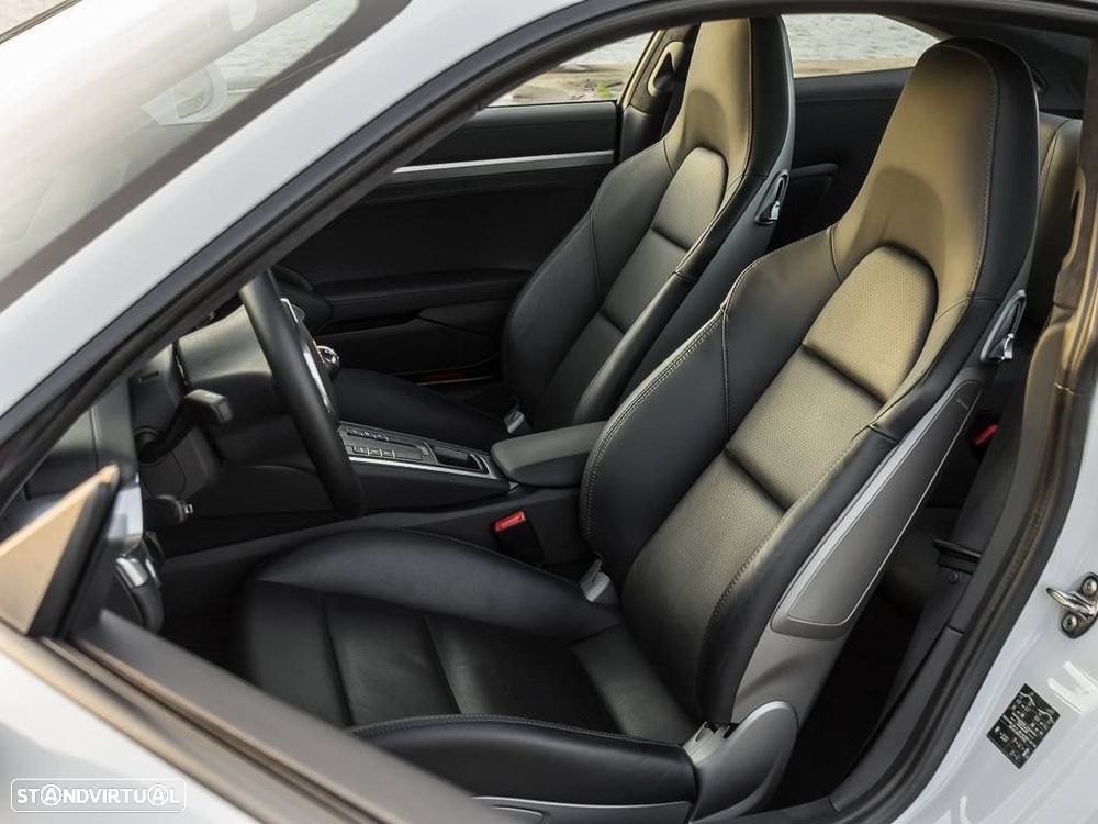 Porsche 911 Série F - 12