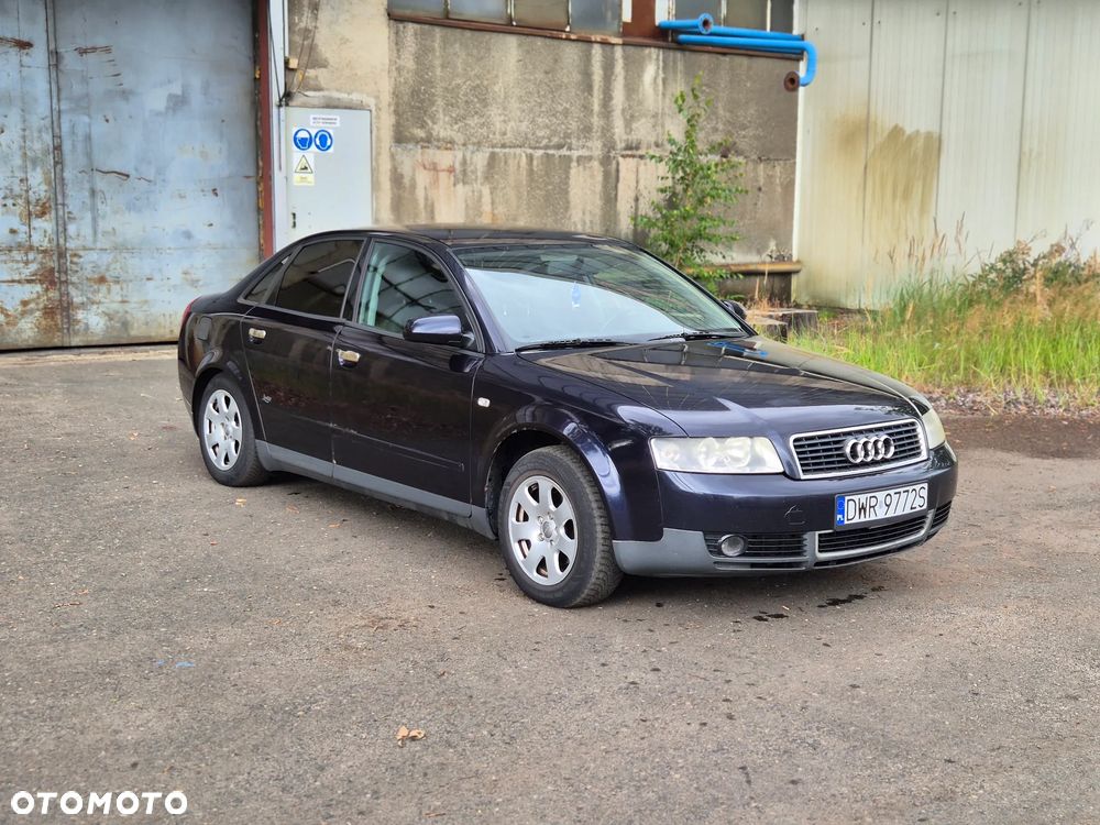 Audi A4 Limousine - 1