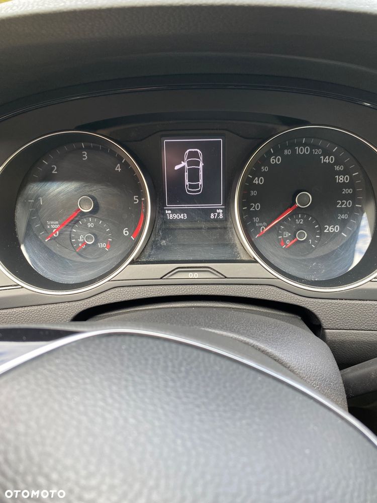 Volkswagen Passat 1.6 TDI BMT Trendline - 10