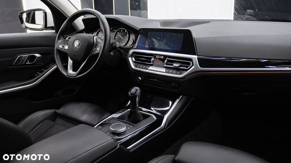 BMW Seria 3 318d Sport Line - 15