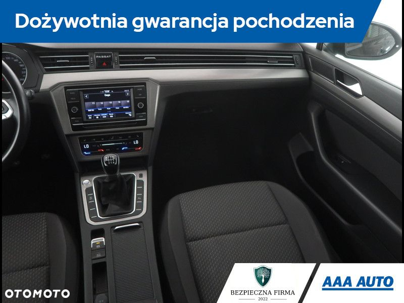 Volkswagen Passat - 9