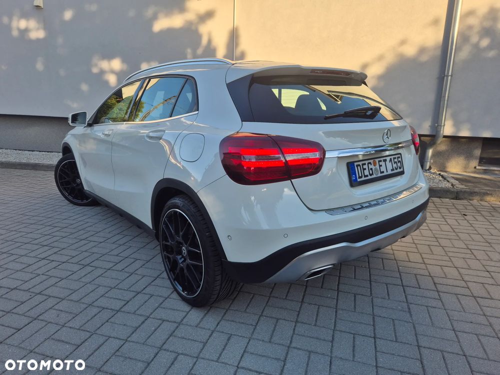 Mercedes-Benz GLA 200 UrbanStyle Edition - 4